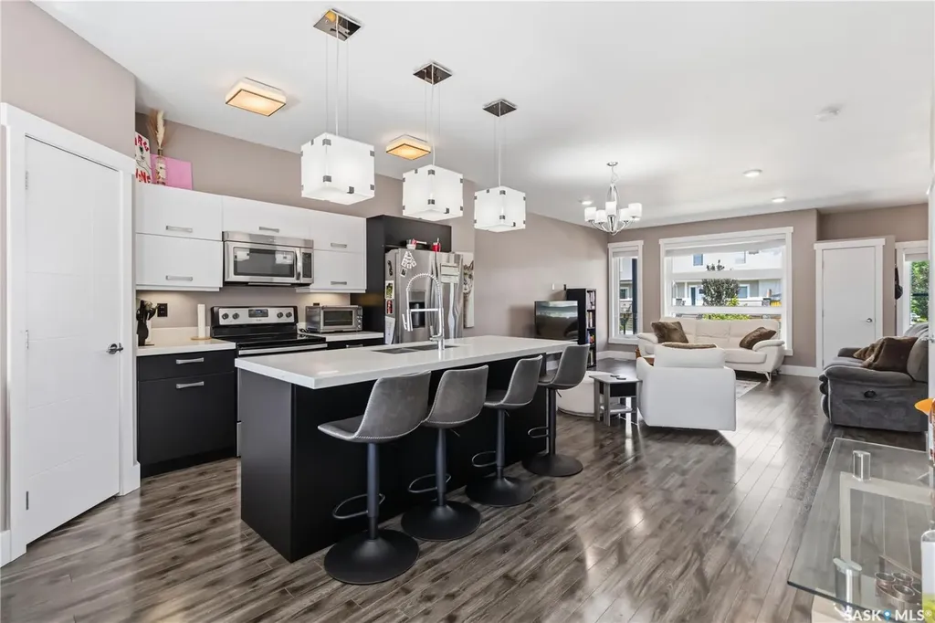 527 Kloppenburg Crescent Saskatoon SK S7W 0P1