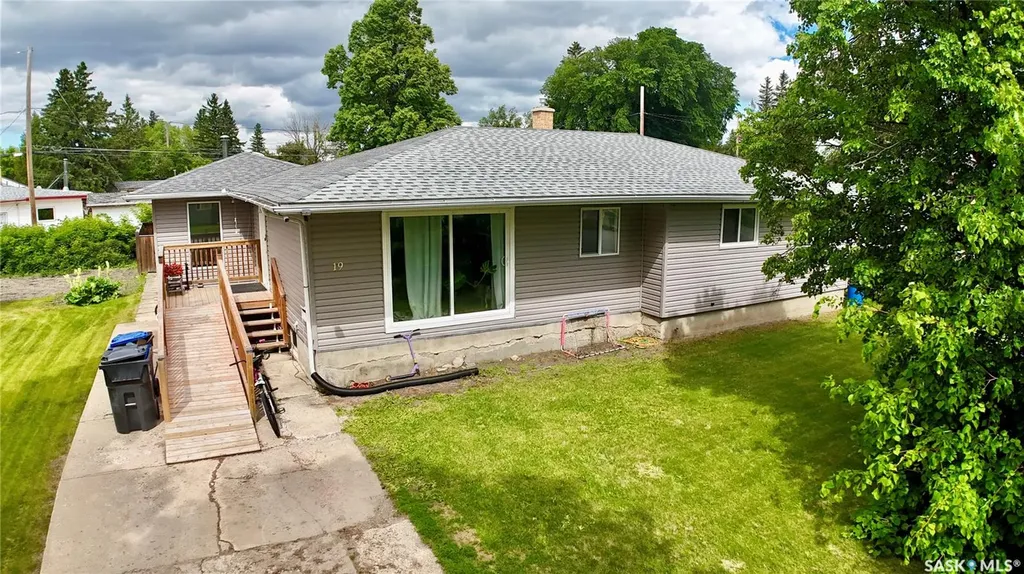 19 Logan Crescent W Yorkton SK S3N 0W1