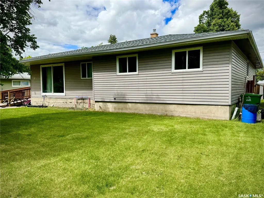 19 Logan Crescent W Yorkton SK S3N 0W1