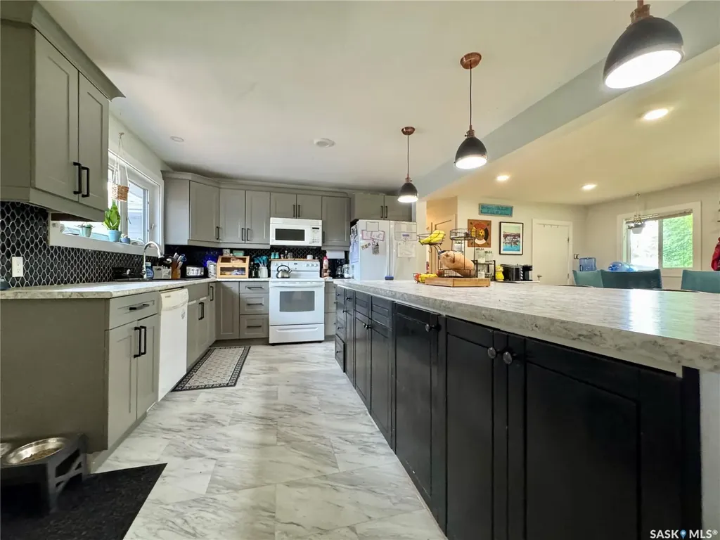 19 Logan Crescent W Yorkton SK S3N 0W1