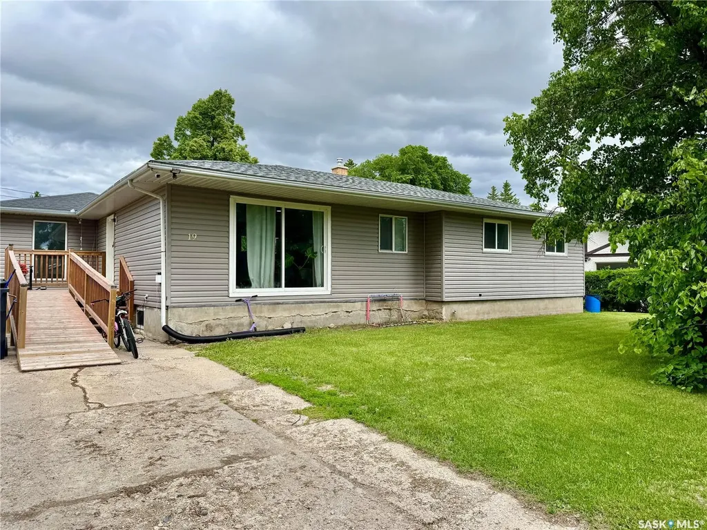 19 Logan Crescent W Yorkton SK S3N 0W1