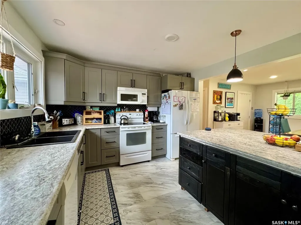 19 Logan Crescent W Yorkton SK S3N 0W1