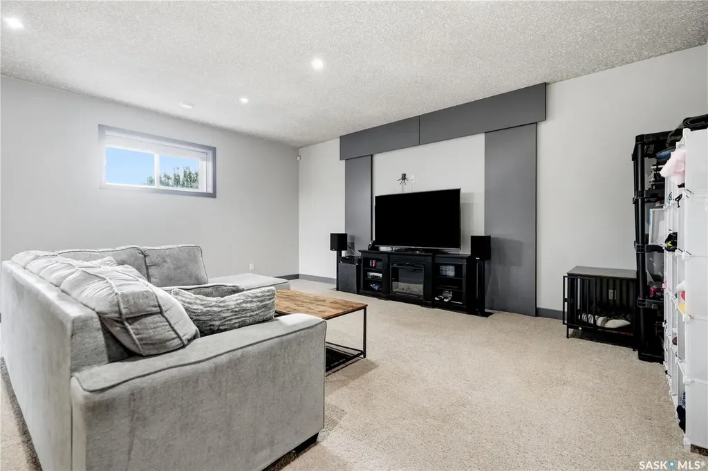 1 Wellington Bay White City SK S4L 0B6