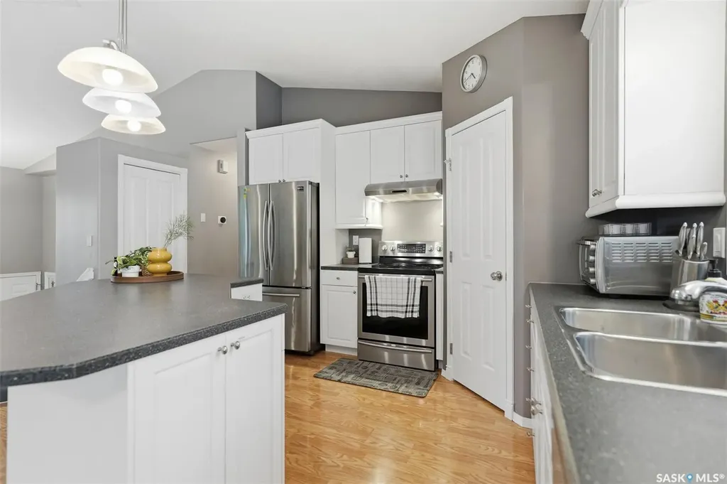 738 Wright Crescent Saskatoon SK S7N 4T8