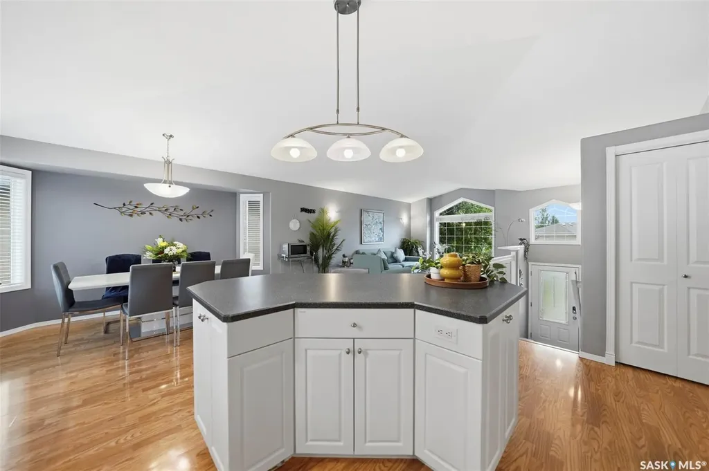 738 Wright Crescent Saskatoon SK S7N 4T8
