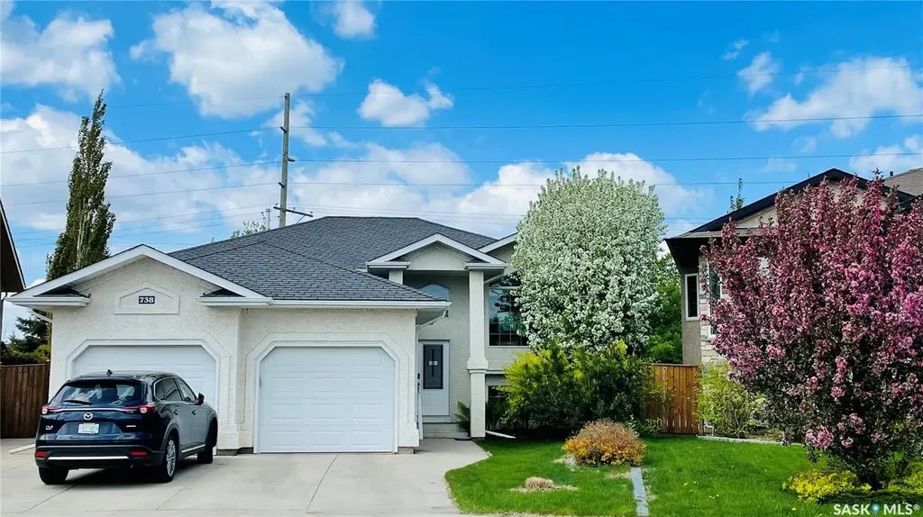 738 Wright Crescent Saskatoon SK S7N 4T8