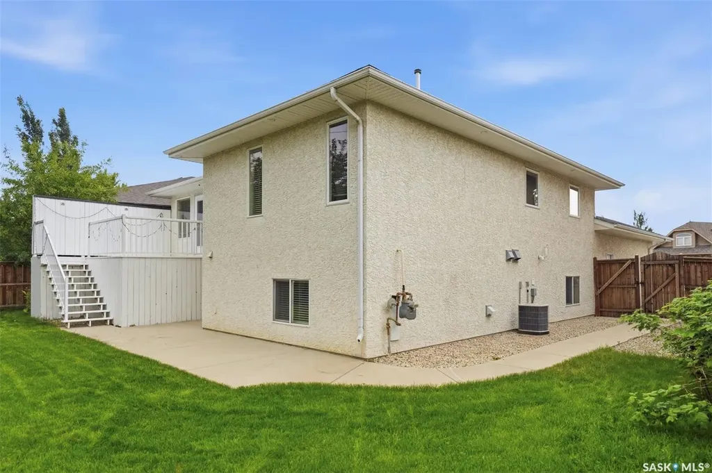 738 Wright Crescent Saskatoon SK S7N 4T8
