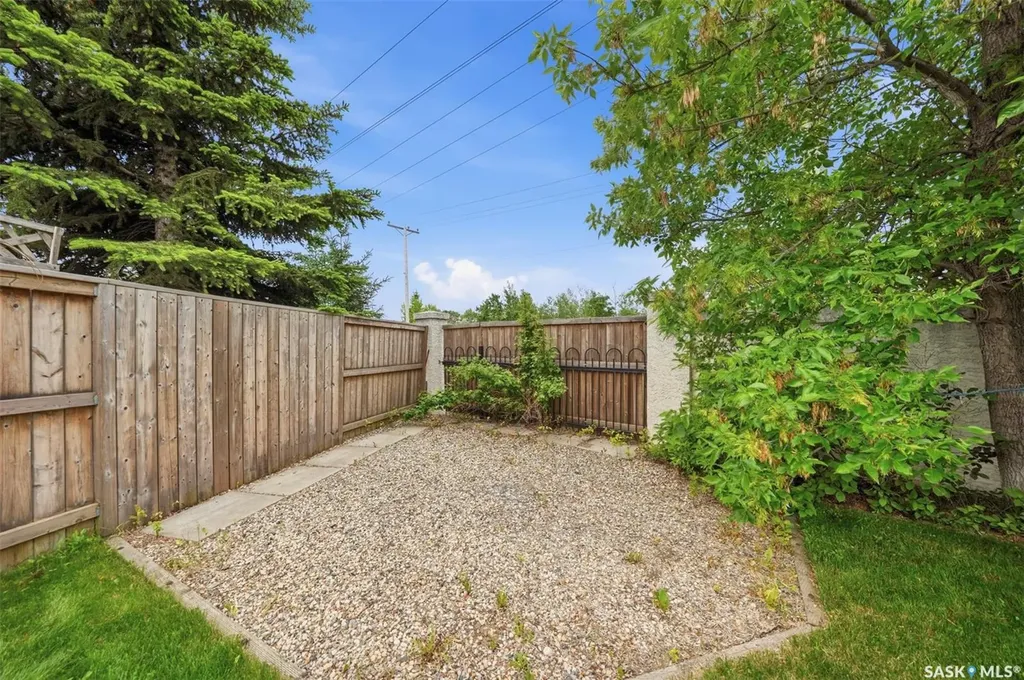 738 Wright Crescent Saskatoon SK S7N 4T8