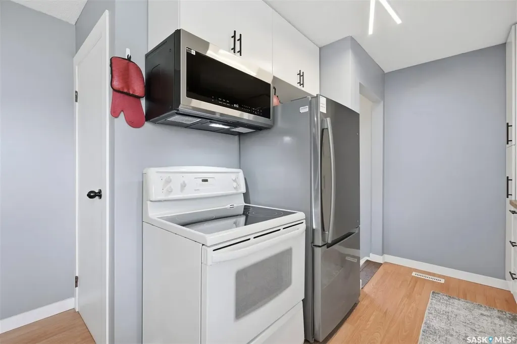 23 Nicholson Place Saskatoon SK S7L 5G7