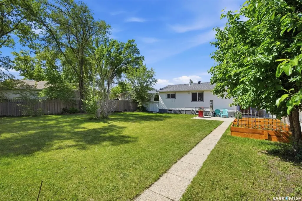 23 Nicholson Place Saskatoon SK S7L 5G7