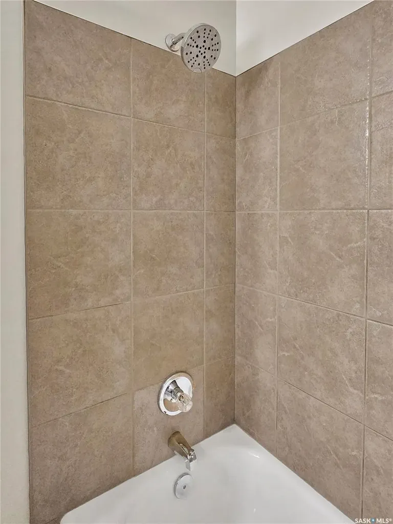 2908-2910 Preston Avenue S Saskatoon SK S7G 2G9