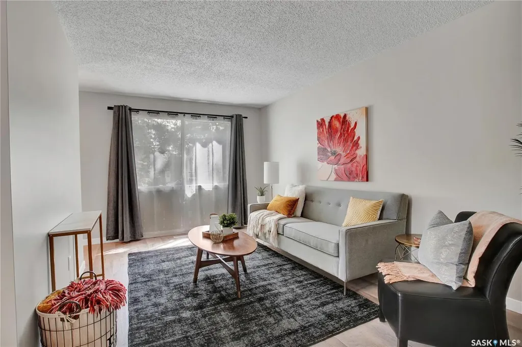2908-2910 Preston Avenue S Saskatoon SK S7G 2G9