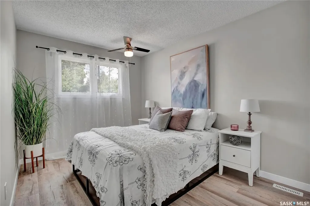 2908-2910 Preston Avenue S Saskatoon SK S7G 2G9
