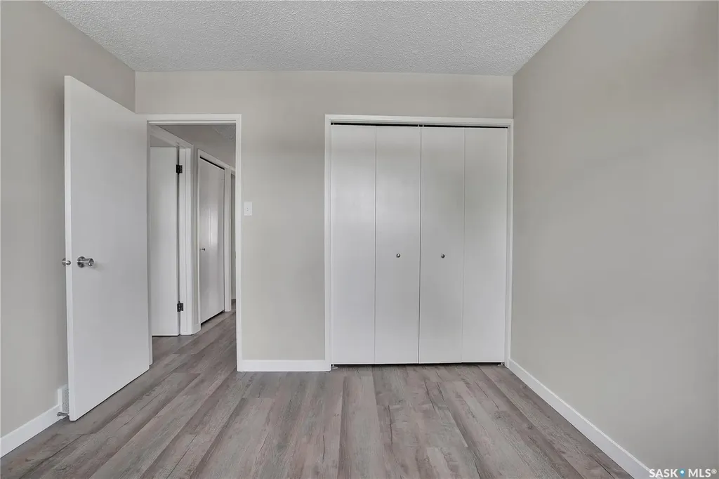 2908-2910 Preston Avenue S Saskatoon SK S7G 2G9