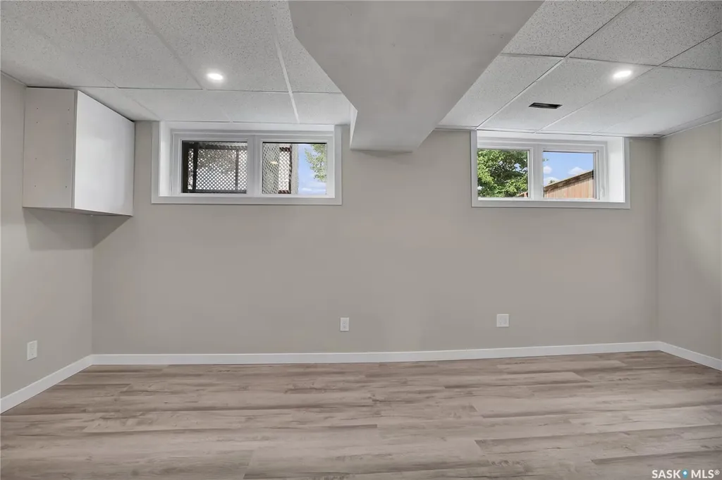 2908-2910 Preston Avenue S Saskatoon SK S7G 2G9