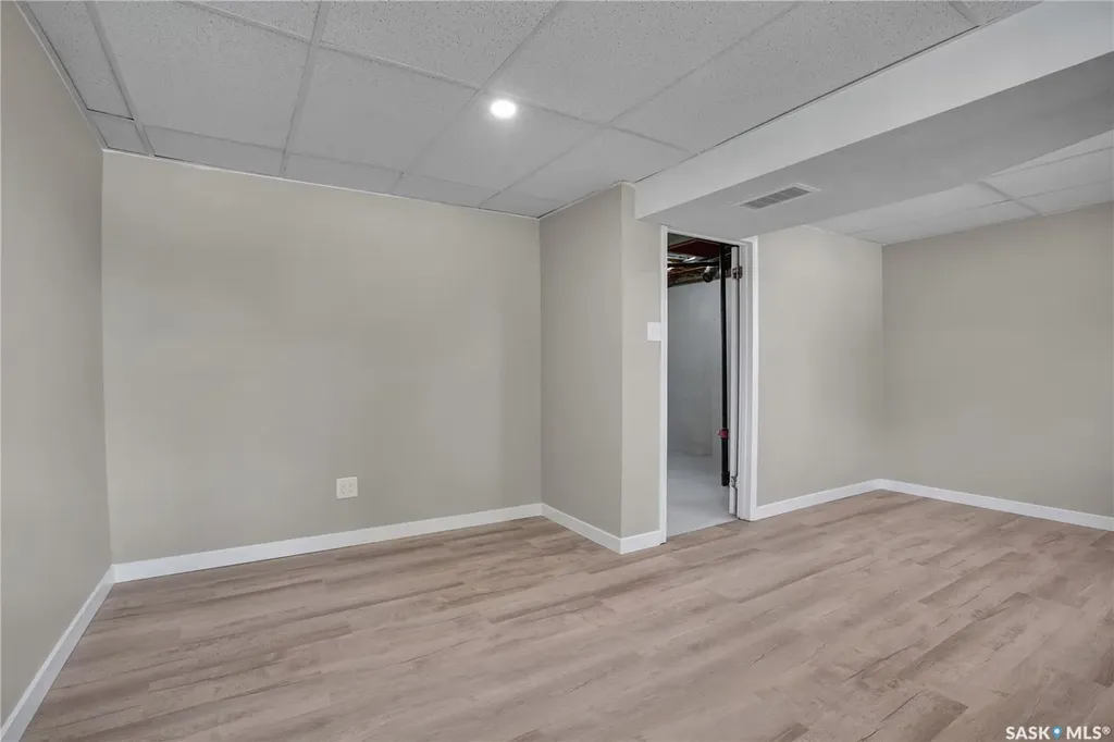 2908-2910 Preston Avenue S Saskatoon SK S7G 2G9