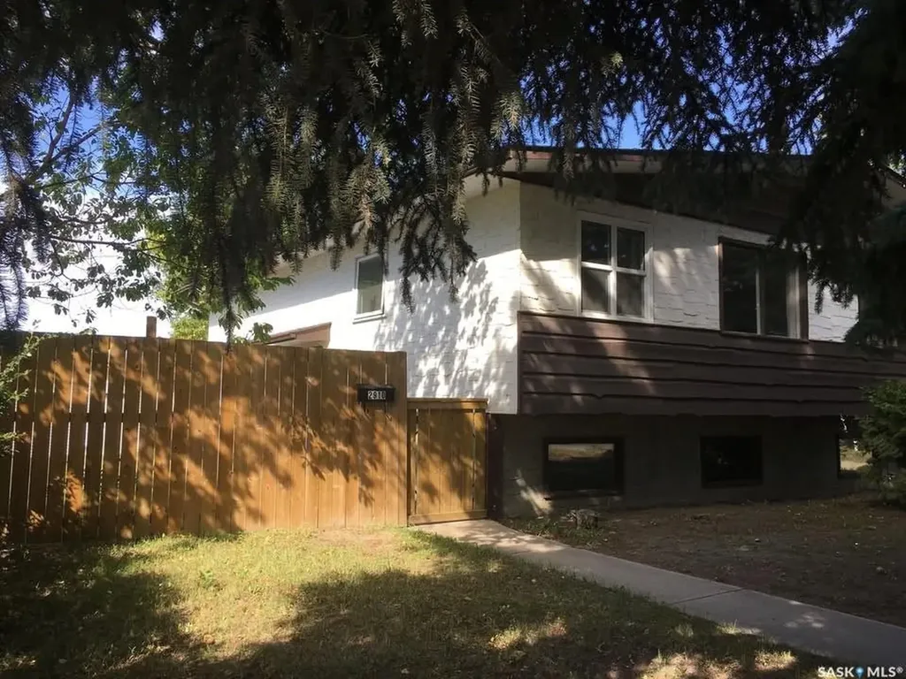 2908-2910 Preston Avenue S Saskatoon SK S7G 2G9