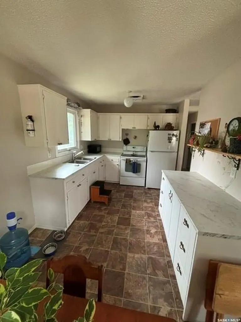 2908-2910 Preston Avenue S Saskatoon SK S7G 2G9