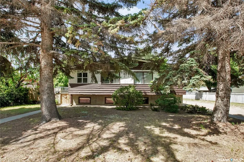2908-2910 Preston Avenue S Saskatoon SK S7G 2G9
