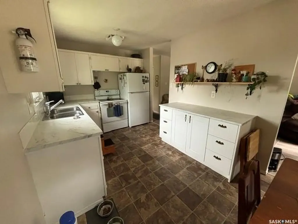 2908-2910 Preston Avenue S Saskatoon SK S7G 2G9
