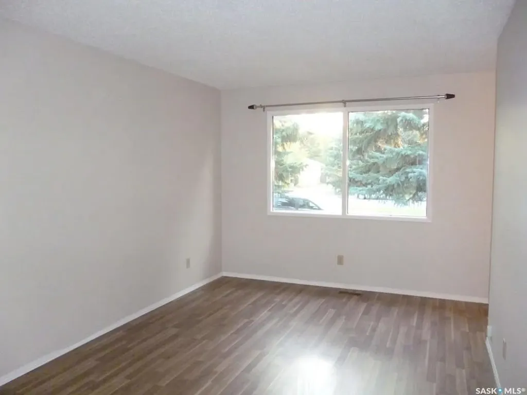 2908-2910 Preston Avenue S Saskatoon SK S7G 2G9