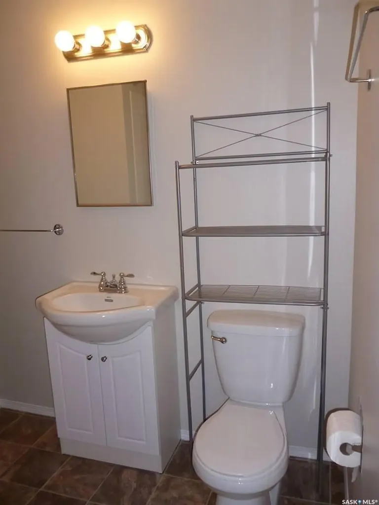 2908-2910 Preston Avenue S Saskatoon SK S7G 2G9