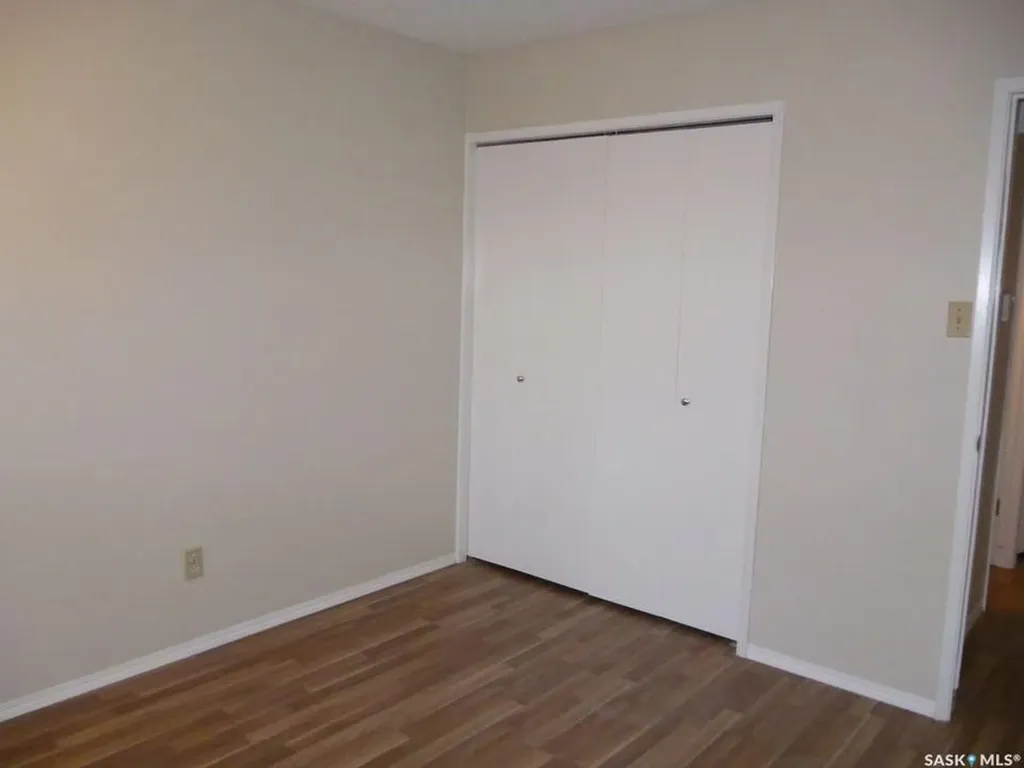 2908-2910 Preston Avenue S Saskatoon SK S7G 2G9