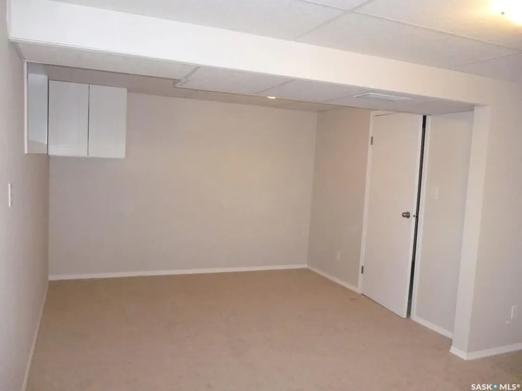 2908-2910 Preston Avenue S Saskatoon SK S7G 2G9