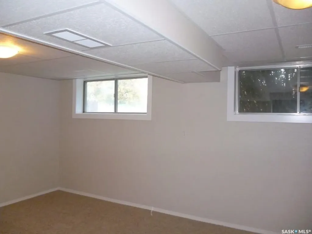 2908-2910 Preston Avenue S Saskatoon SK S7G 2G9