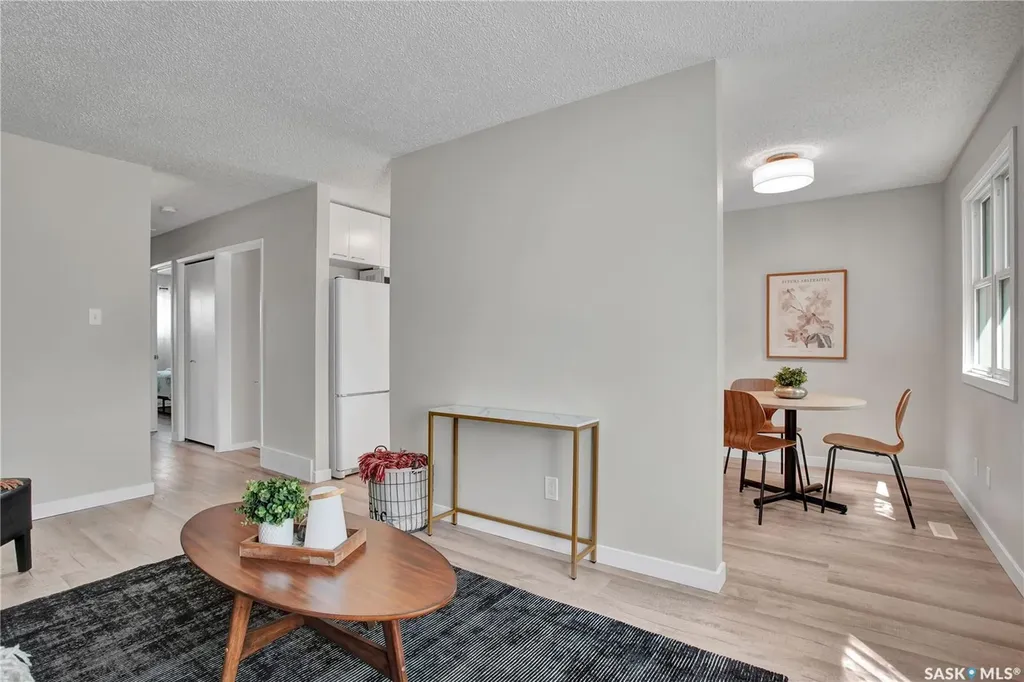 2908-2910 Preston Avenue S Saskatoon SK S7G 2G9