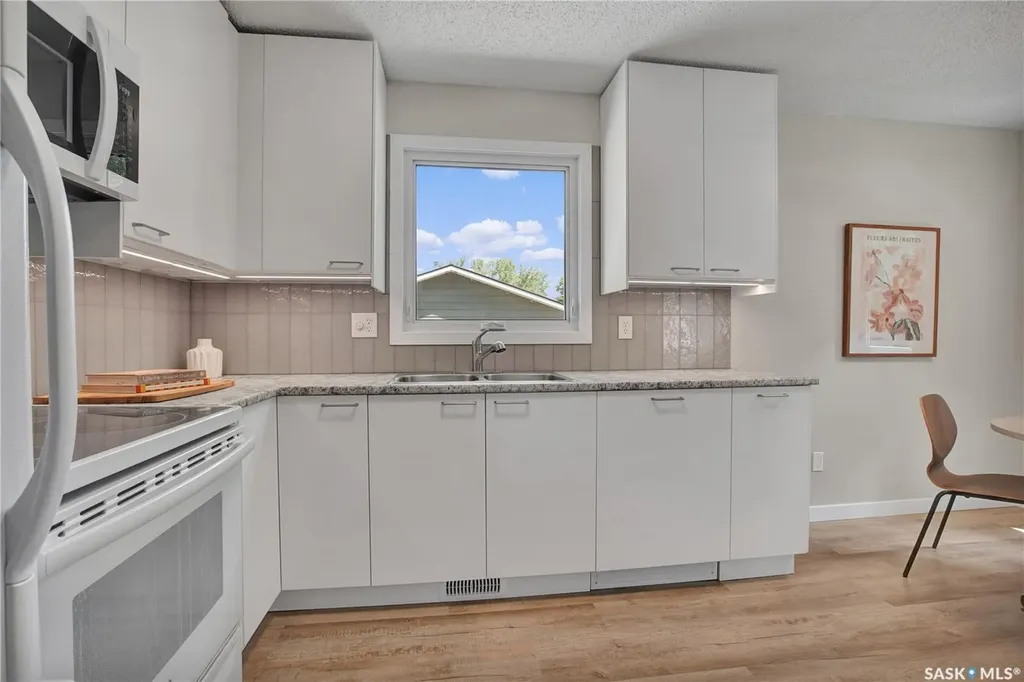 2908-2910 Preston Avenue S Saskatoon SK S7G 2G9
