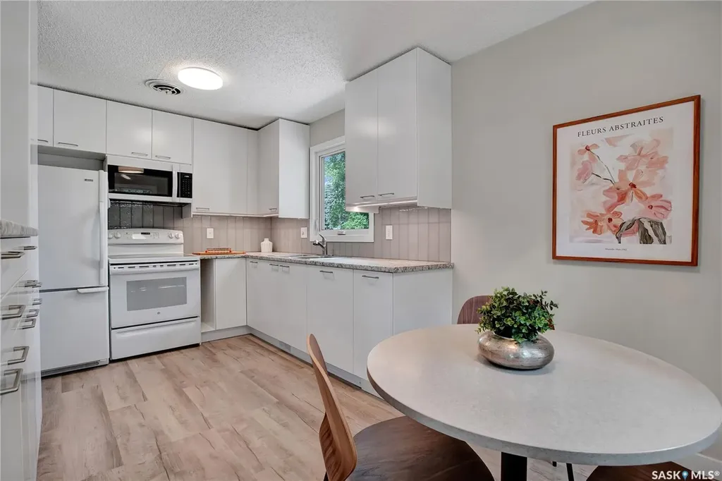 2908-2910 Preston Avenue S Saskatoon SK S7G 2G9