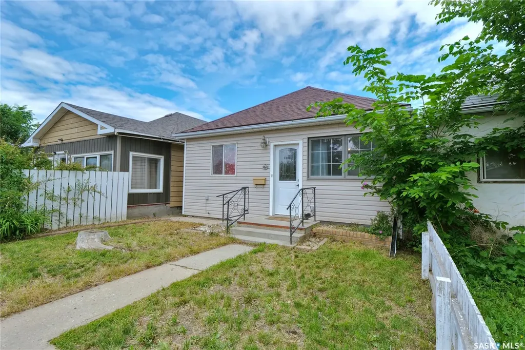460 Iroquois Street W Moose Jaw SK S6H 5B3