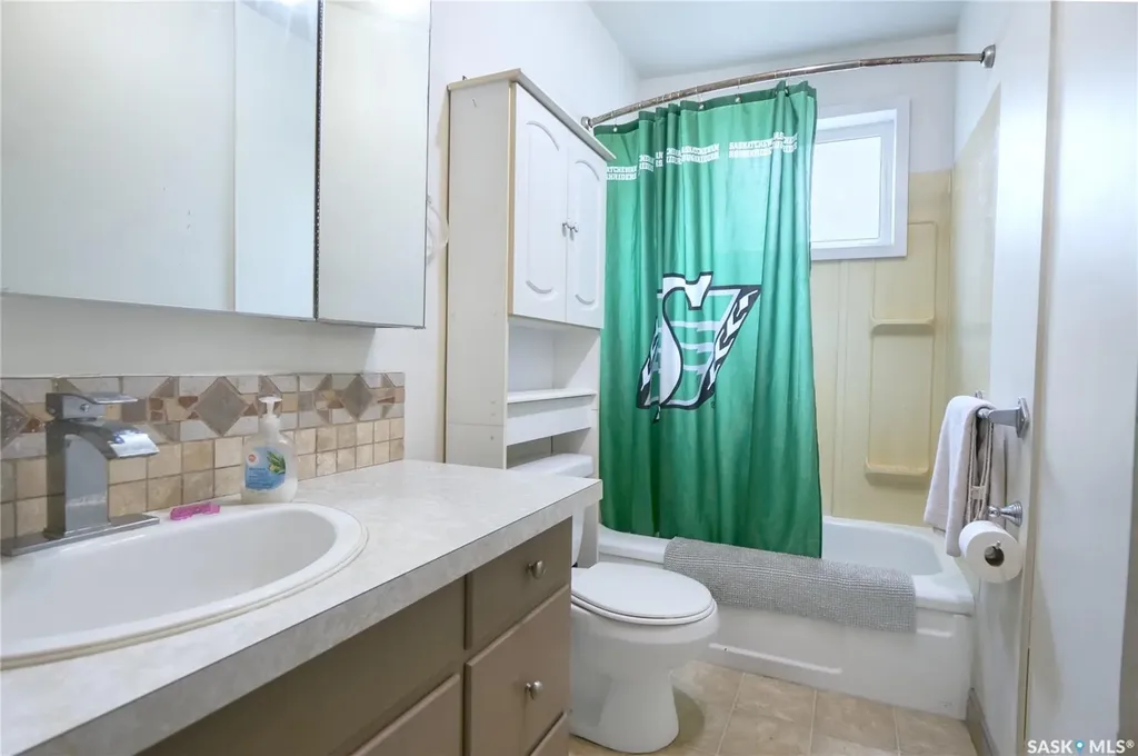 460 Iroquois Street W Moose Jaw SK S6H 5B3