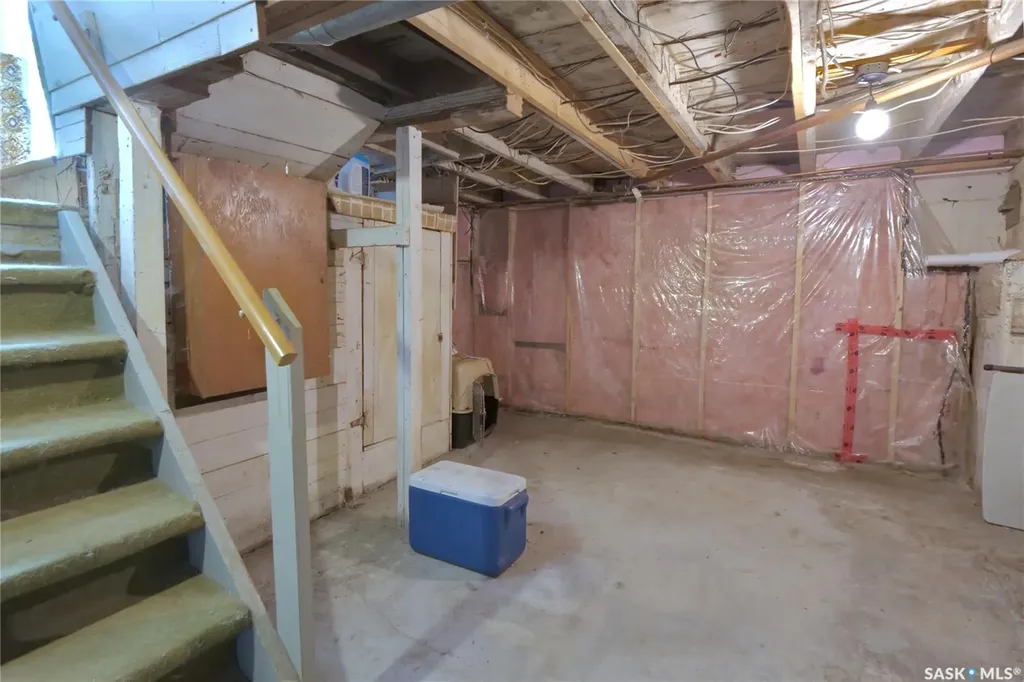 460 Iroquois Street W Moose Jaw SK S6H 5B3