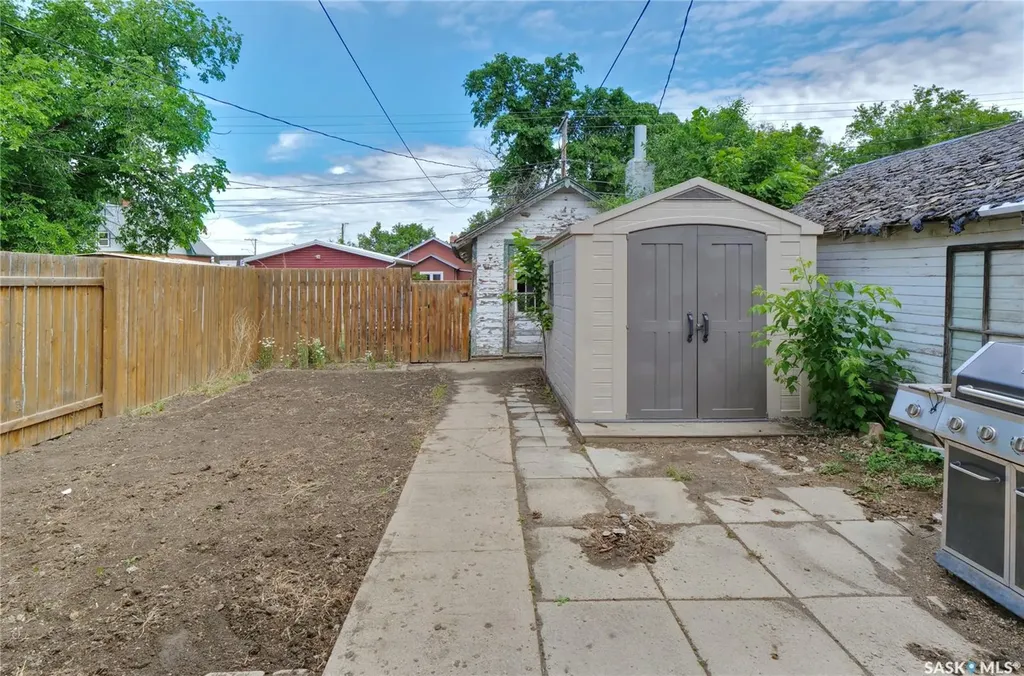 460 Iroquois Street W Moose Jaw SK S6H 5B3