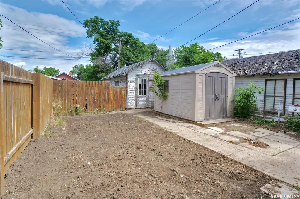 460 Iroquois Street W Moose Jaw SK S6H 5B3