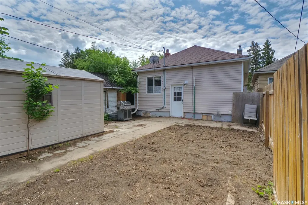460 Iroquois Street W Moose Jaw SK S6H 5B3