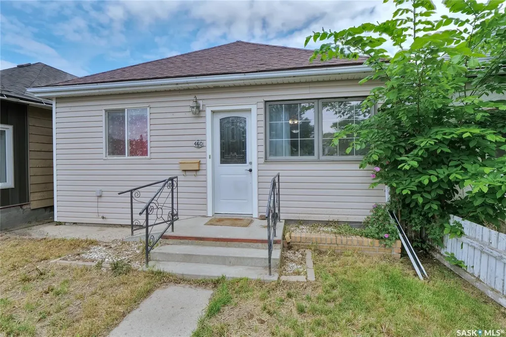 460 Iroquois Street W Moose Jaw SK S6H 5B3