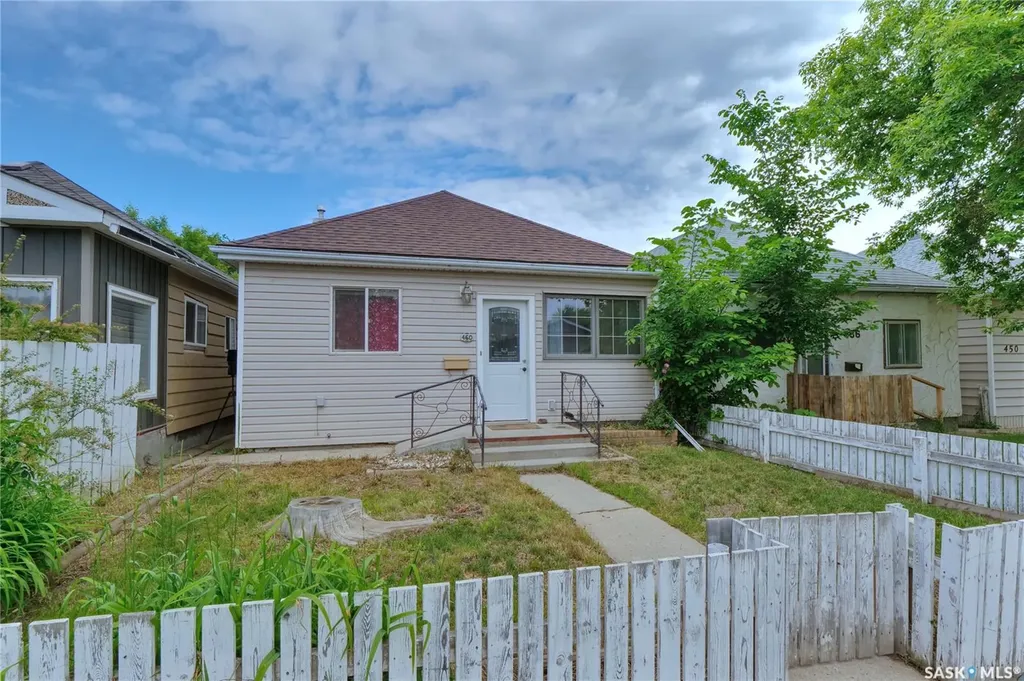 460 Iroquois Street W Moose Jaw SK S6H 5B3