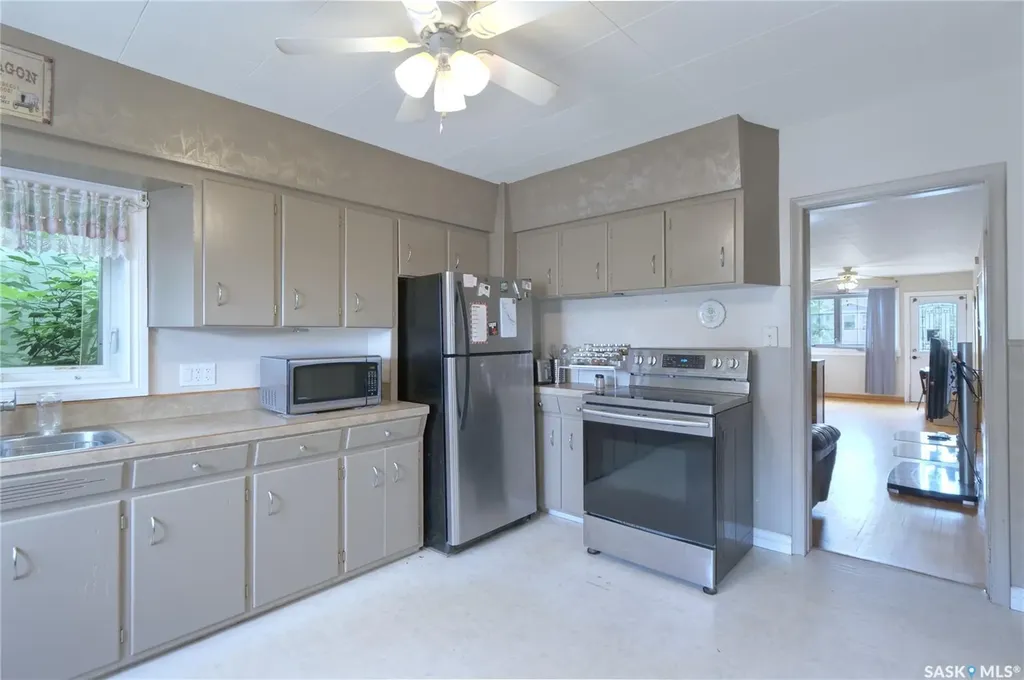 460 Iroquois Street W Moose Jaw SK S6H 5B3