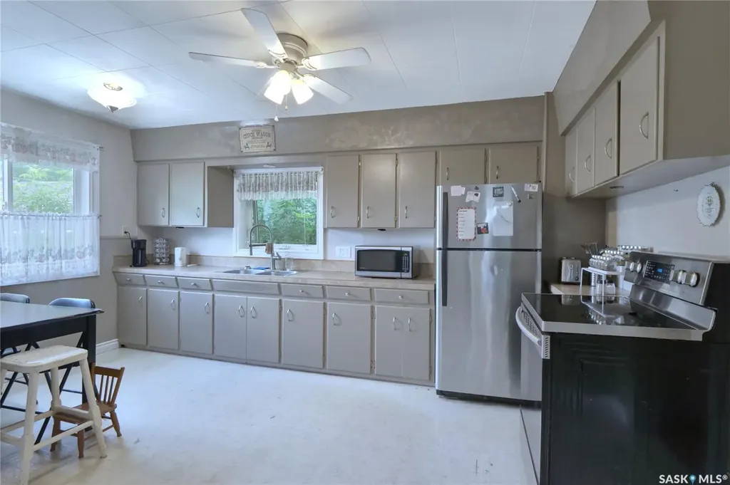 460 Iroquois Street W Moose Jaw SK S6H 5B3
