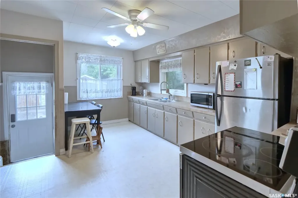 460 Iroquois Street W Moose Jaw SK S6H 5B3