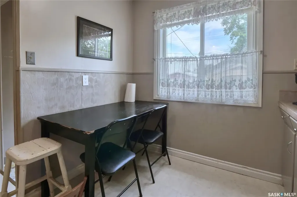 460 Iroquois Street W Moose Jaw SK S6H 5B3