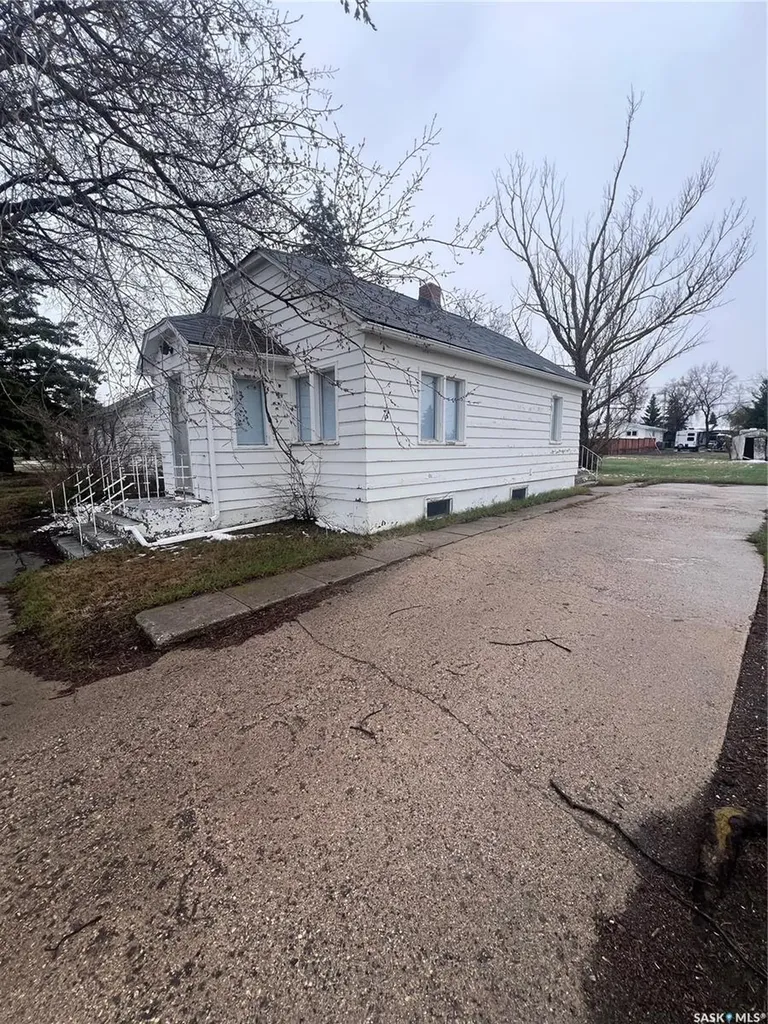 213 3rd Street N Wakaw SK S0K 4P0