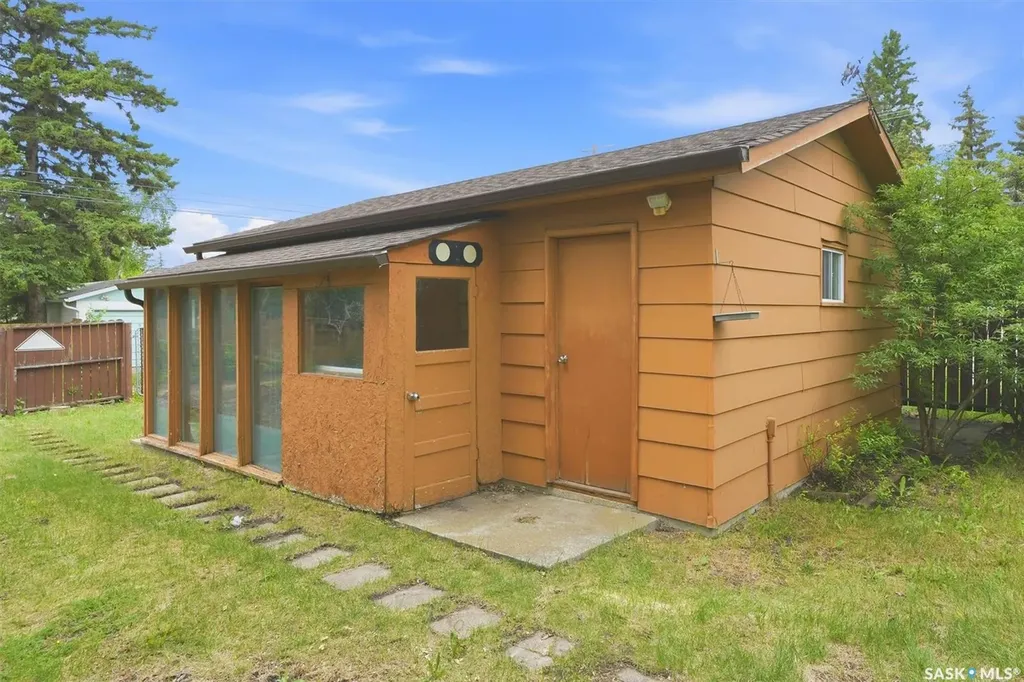 2406 Clarence Avenue S Saskatoon SK S7J 1M1