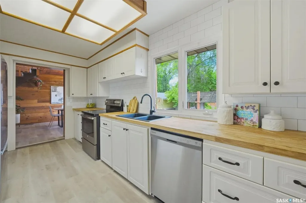 2406 Clarence Avenue S Saskatoon SK S7J 1M1