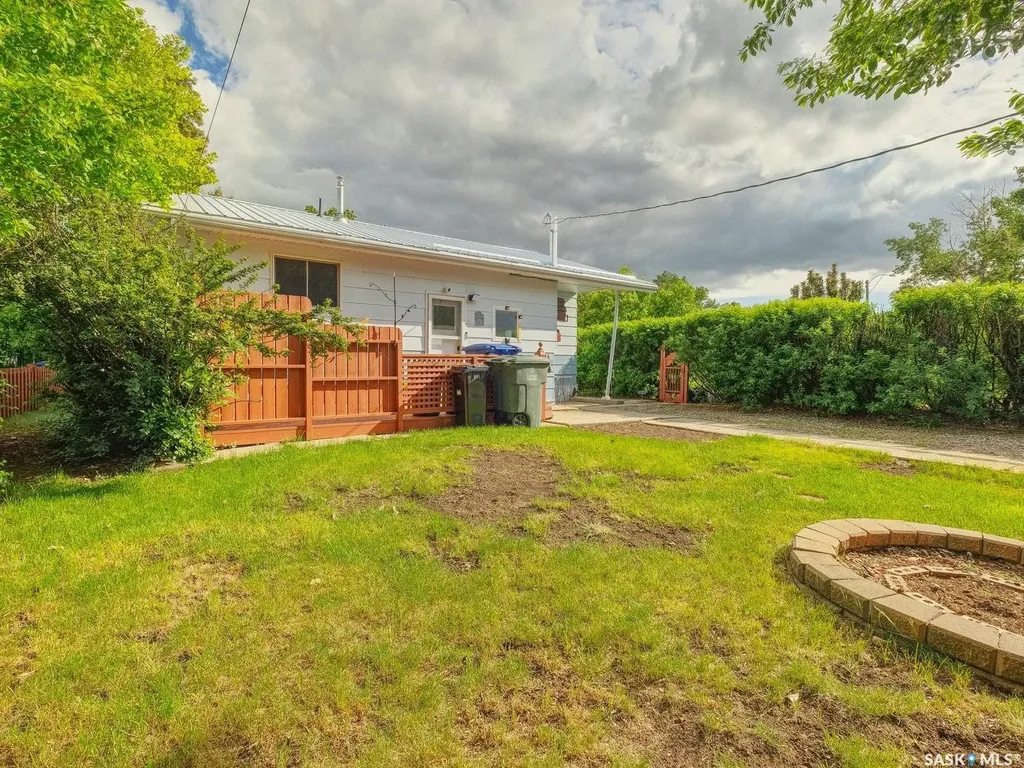 125 5th Avenue W Rosetown SK S0L 2V0