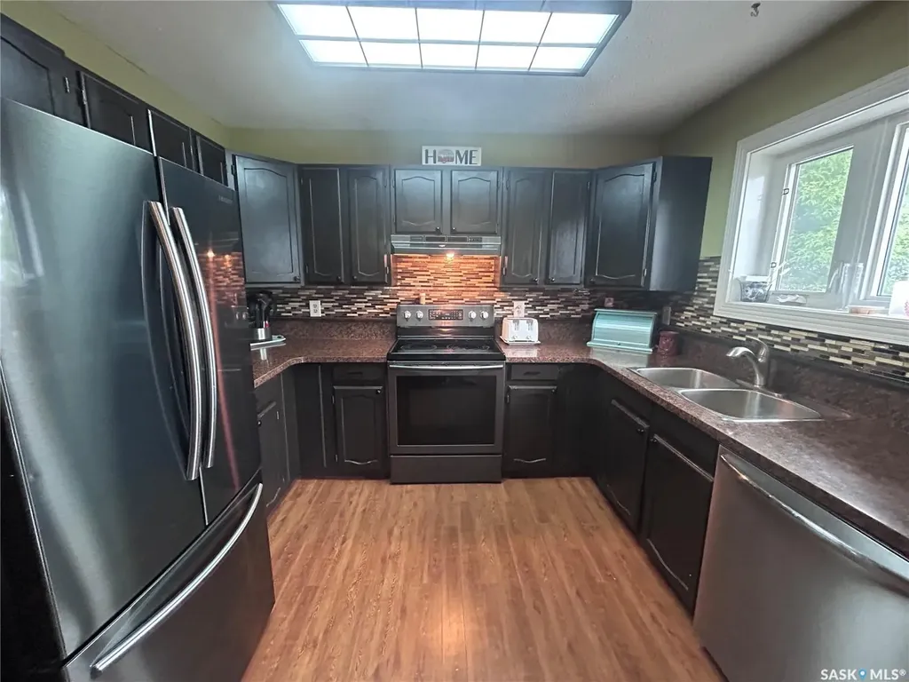 500 Willow Bay Estevan SK S4A 2G4