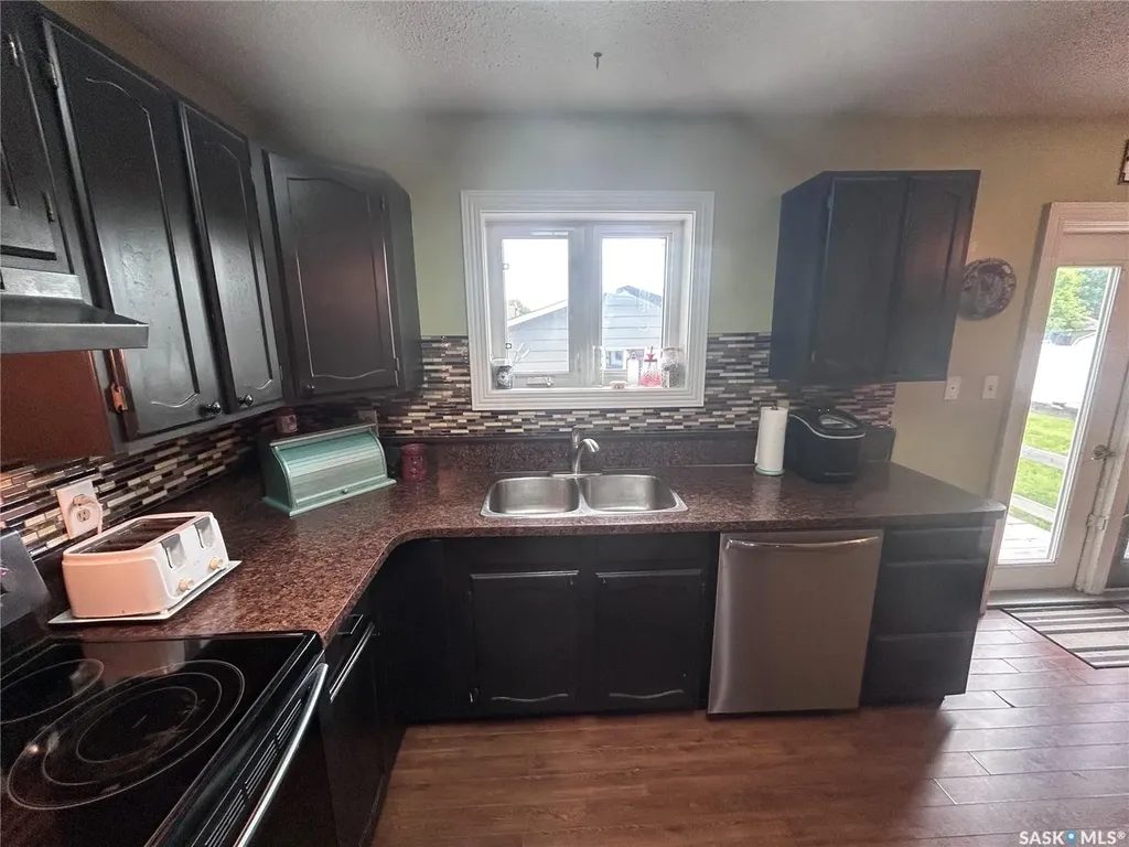 500 Willow Bay Estevan SK S4A 2G4
